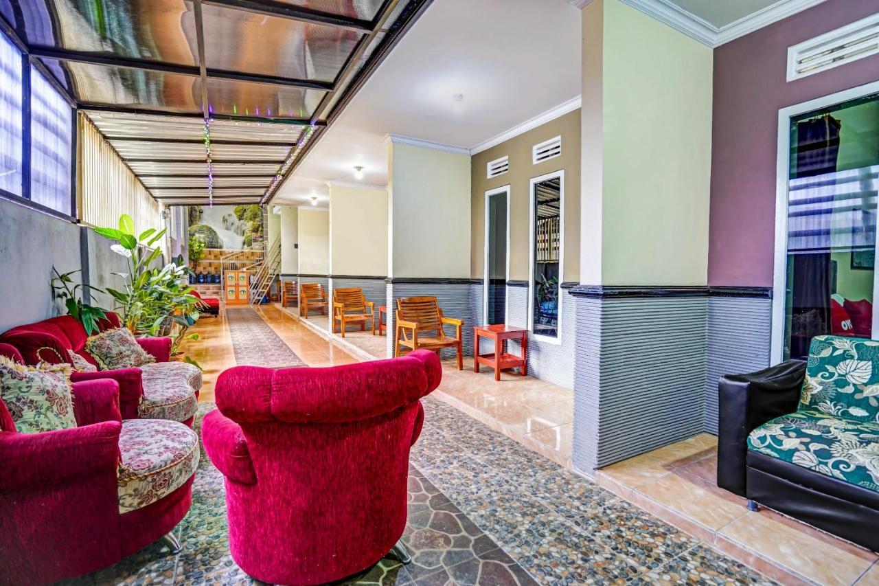 Super Oyo 90642 Lancar Homestay Syariah Tlekung Exteriér fotografie